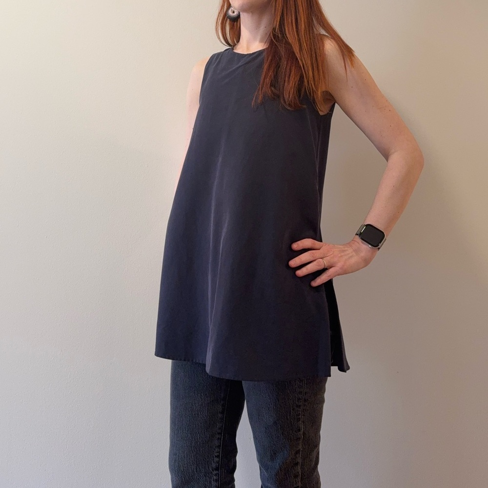 Kaarem navy blue lined tunic with side slits